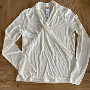 Women’s Long-Sleeve thread soft Top in Cream. NWT